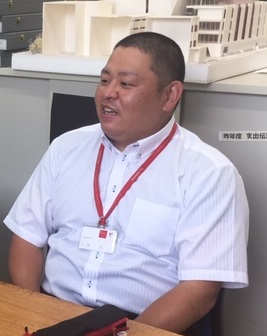 管理課、小坂様の写真