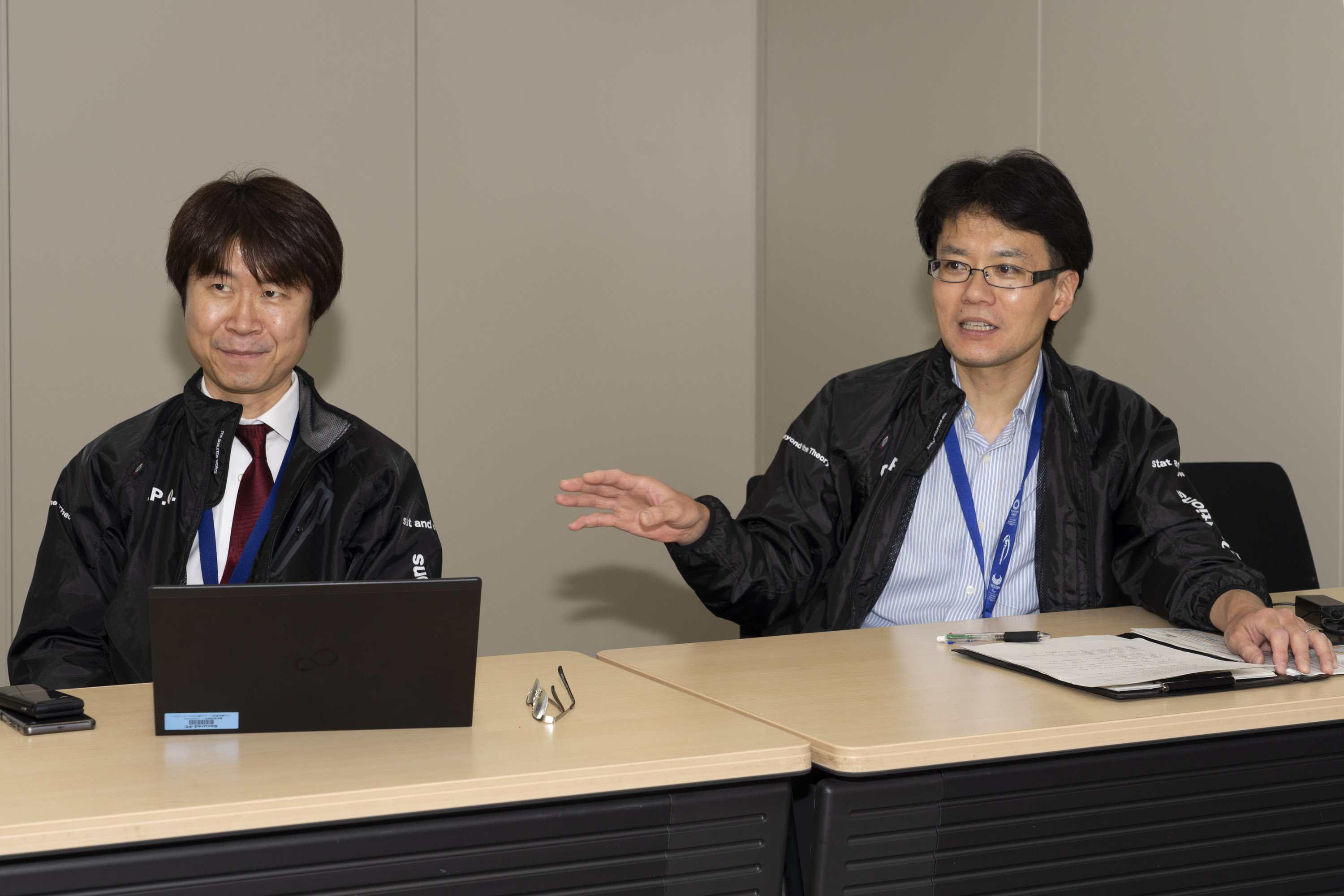 深村室長と松浦部長の二人が並んだ写真